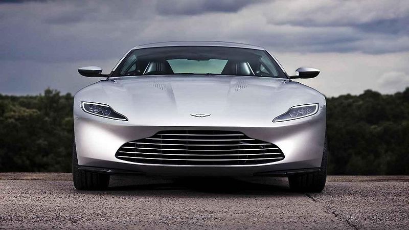 Aston Martin Vantage a DB10.