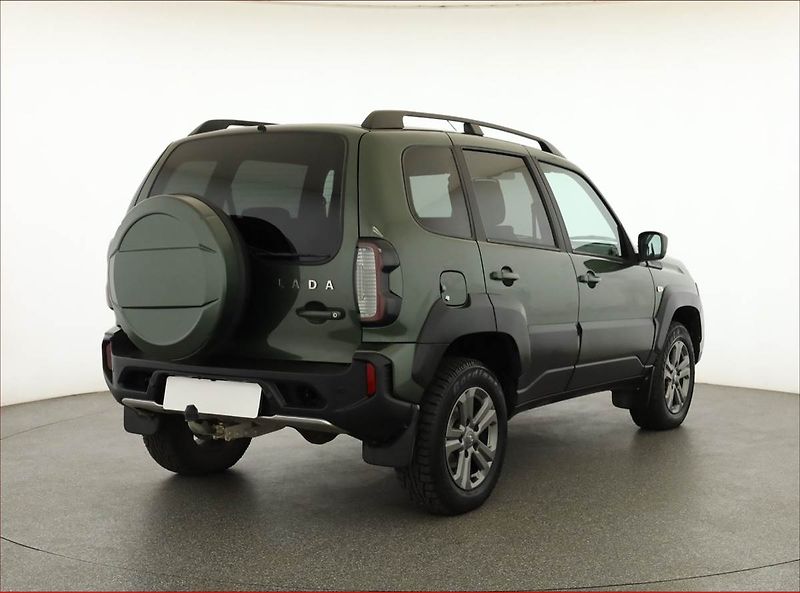 Lada Niva (2023) Legend 1.7, 4X4, ČR,1.maj - fotka 5 z 18