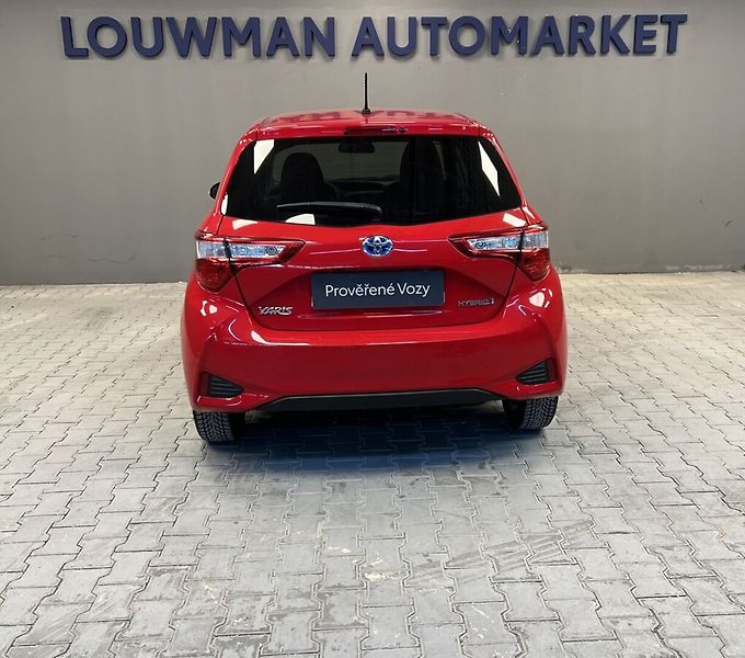 Toyota Yaris Hybrid e-CVT Active Trend - fotka 13 z 15