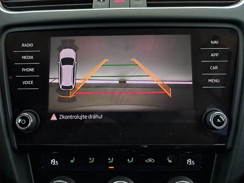 Škoda Octavia (2017) 2.0 TDI, Automat, Kůže, Navi - fotka 17 z 20