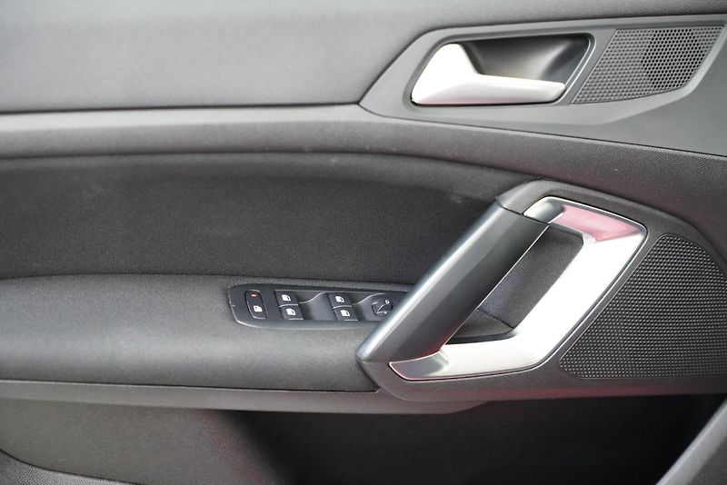 Peugeot 308 - fotka 12 z 24