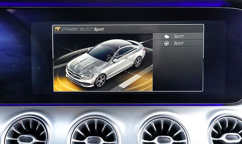 Mercedes-Benz Třídy E E 400 AMG 4Matic+,Burmester - fotka 42 z 43