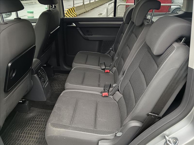 Volkswagen Touran 1,2 TSi  Comfortline - fotka 21 z 24