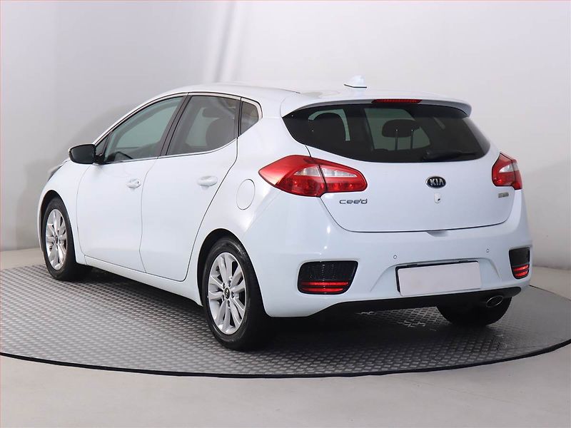 Kia Ceed (2018) 1.4 MPI, Serv.kniha, Navi - fotka 4 z 19