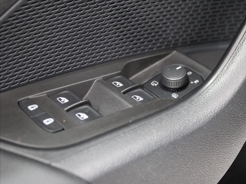 Škoda Octavia 2,0 TDI RS DSG, NAVI, 1. majit - fotka 15 z 40