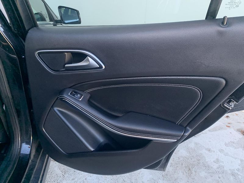 Mercedes-Benz GLA (2019) 220d 4 Matic, ser.knížka - fotka 14 z 30
