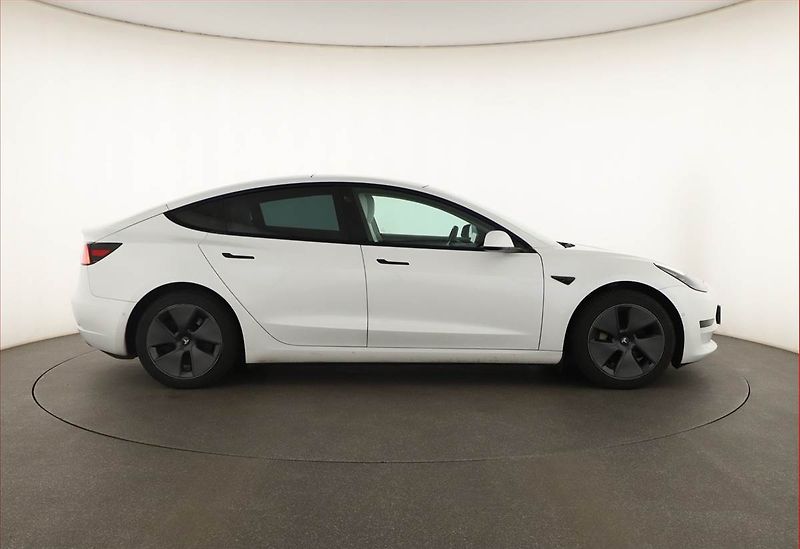 Tesla Model 3 (2021) Std Range Plus 55kWh, SoH 78% - fotka 6 z 20