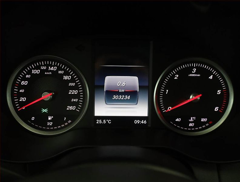 Mercedes-Benz Třídy C (2016) Classic C 220 CDI, Navi - fotka 9 z 21