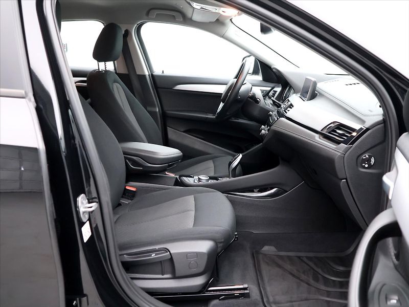 BMW X2 1,5 18i 100kW sDrive CZ - fotka 13 z 36