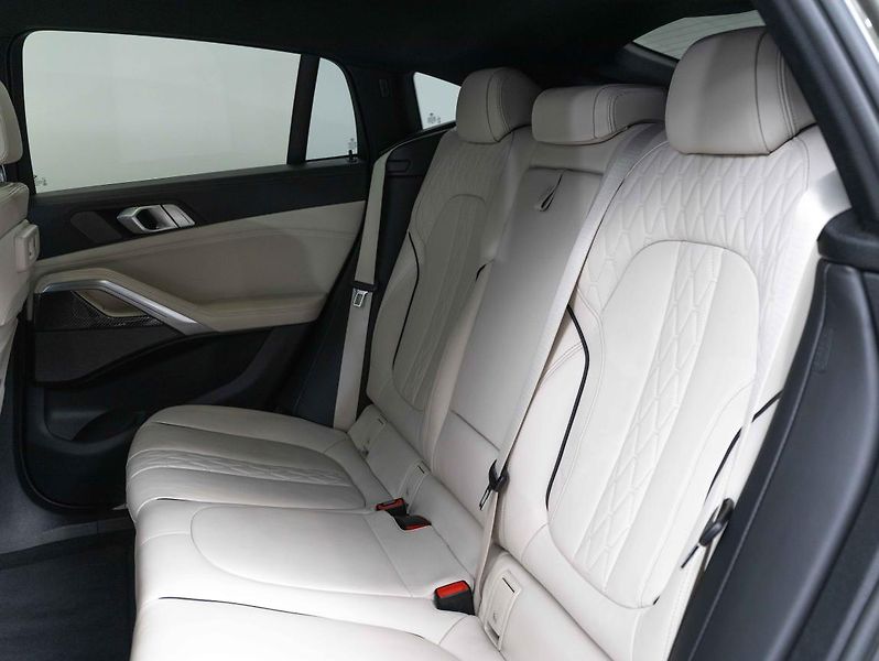 BMW X6 xDrive30d - fotka 23 z 24