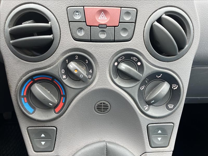 Fiat Panda 1.2 i KLIMA STK 4/2028 - fotka 19 z 27