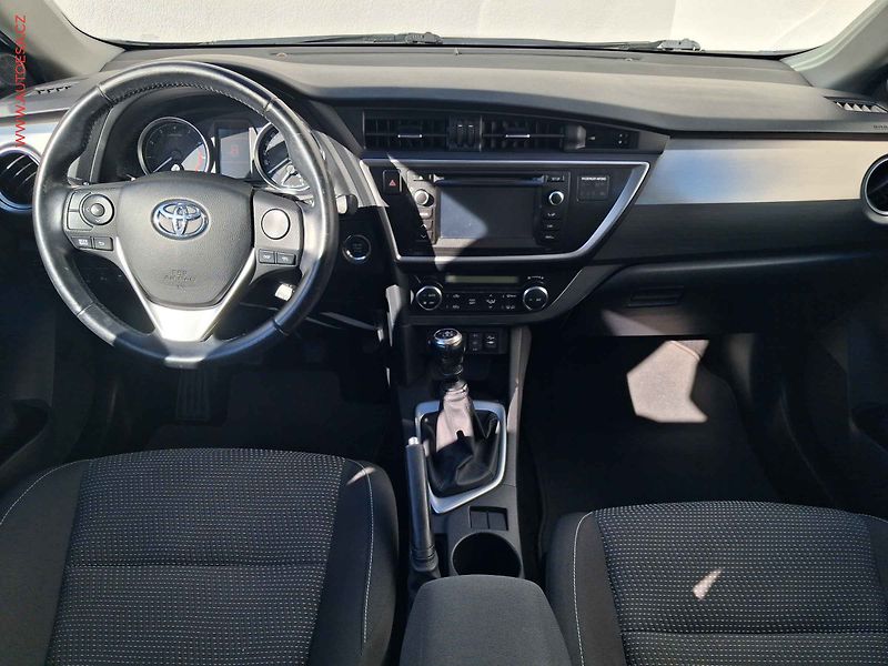 Toyota Auris (2013) 1.6VVTi, ČR, AC, navi, kamera - fotka 8 z 19