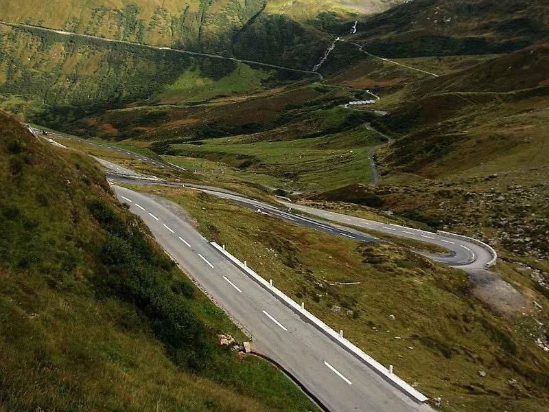 Grimsel Pass, v pozadí parádní Furka Pass