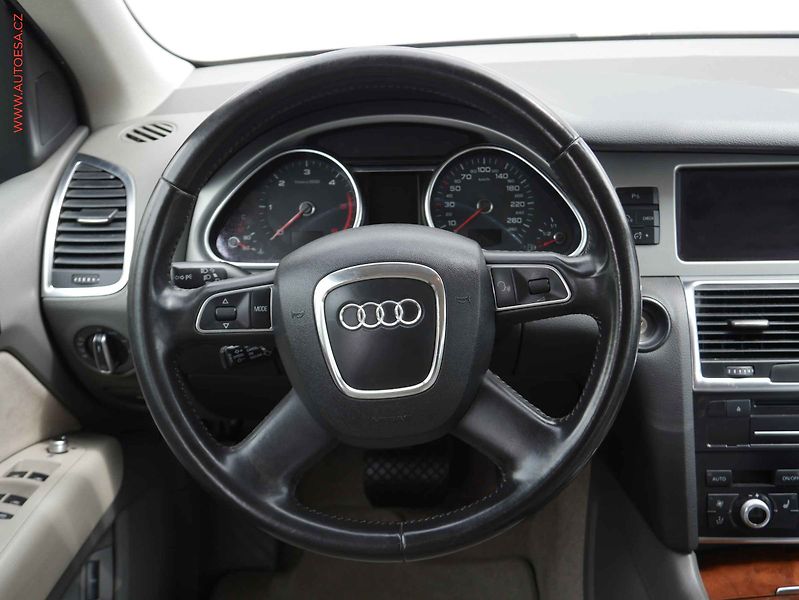 Audi Q7 (2010) 3.0 TDi Quattro, AT, TZ - fotka 14 z 17