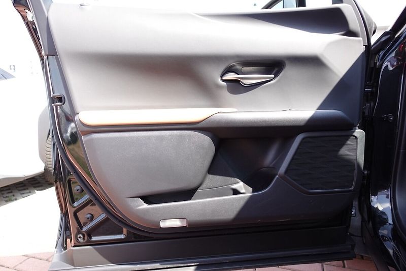 Lexus UX 300h UX300h F SPORT Design - fotka 10 z 36