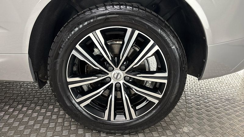 Volvo XC60 2.0 B4 AUT AWD Inscription - fotka 19 z 29