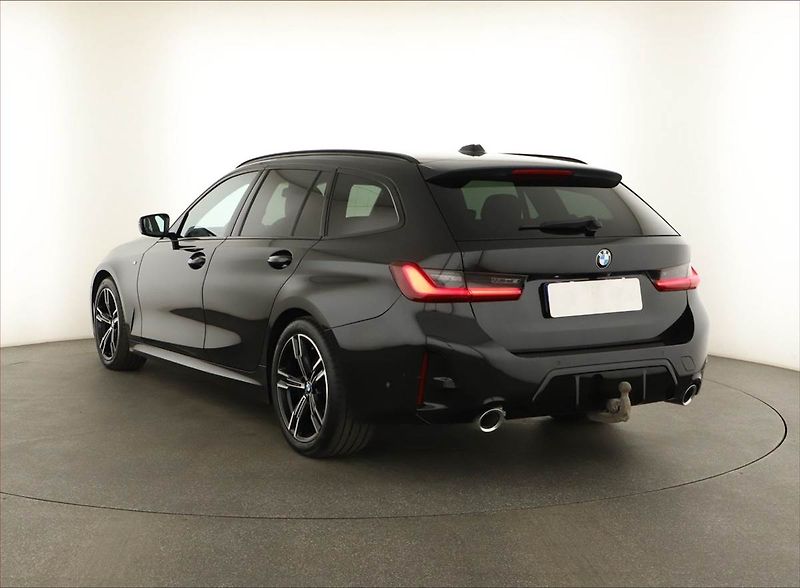 BMW Řada 3 (2023) M Sport 320 d xDrive - fotka 4 z 18
