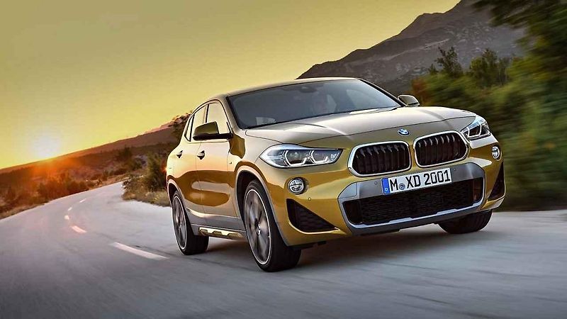 BMW X2.