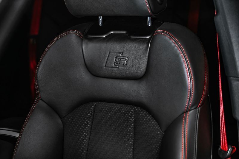 Audi Q8 50TDI Q S-line Matrix Vzduch B - fotka 21 z 27
