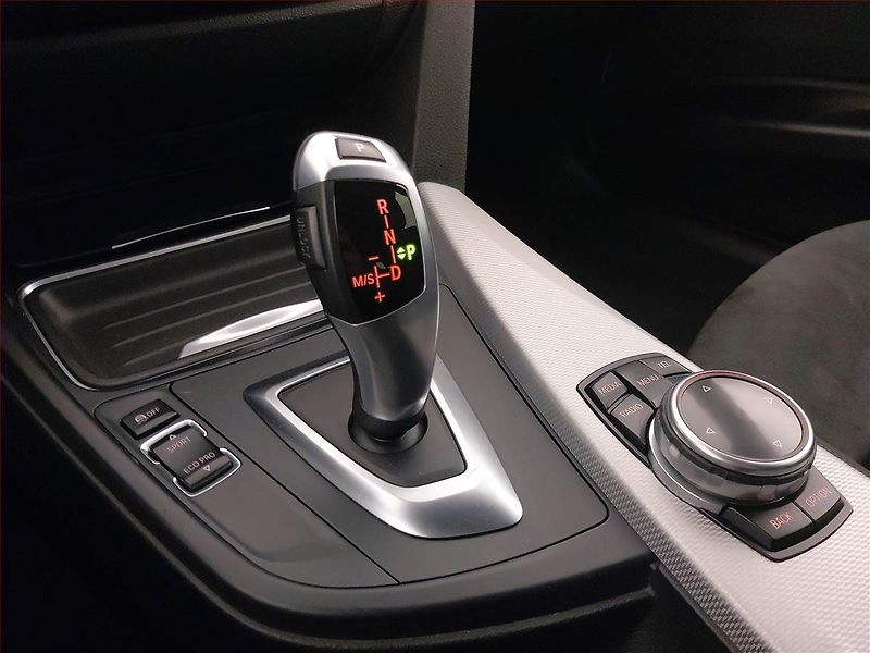 BMW Řada 3 (2015) M Sport 320 d xDrive, 4X4 - fotka 19 z 20