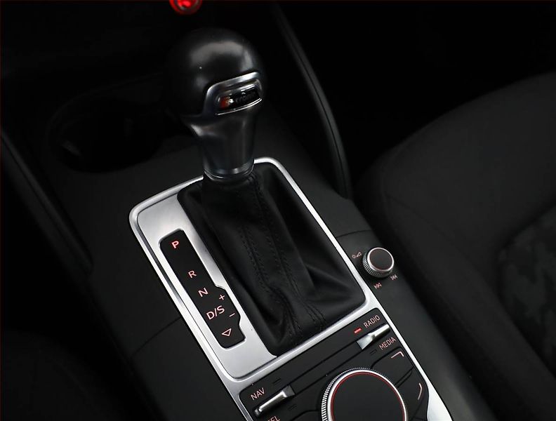 Audi A3 (2015) 1.8 TFSI, 4X4, Automat, Navi - fotka 12 z 18