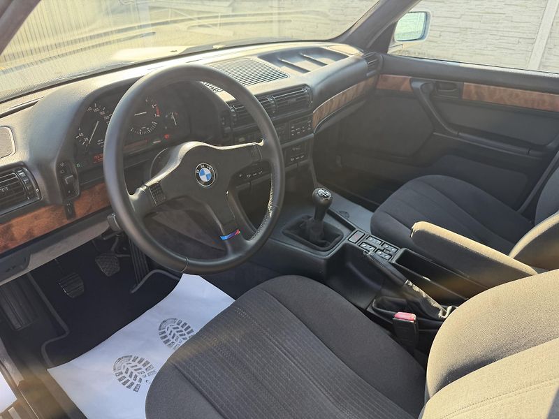 BMW Řada 7 730i 190PS SHADOWLINE EXTRA!!! - fotka 94 z 156