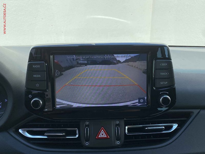 Hyundai i30 (2023) 1.0 T-GDi, ČR, Smart, AT - fotka 17 z 19