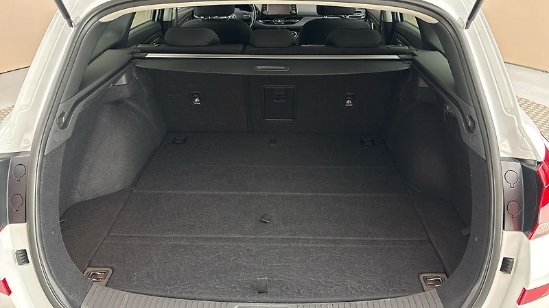 Hyundai i30 1.5 T-GDI Smart Kombi - fotka 17 z 23