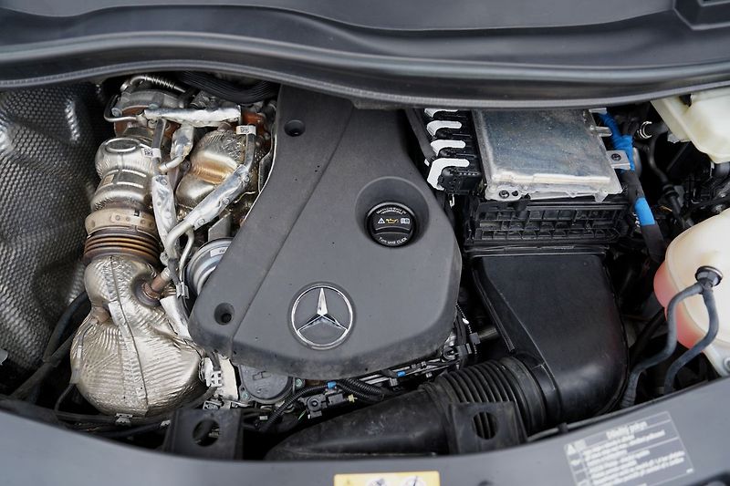 Mercedes-Benz Třídy V V 300d L 4Matic Exclusive AMG - fotka 10 z 45