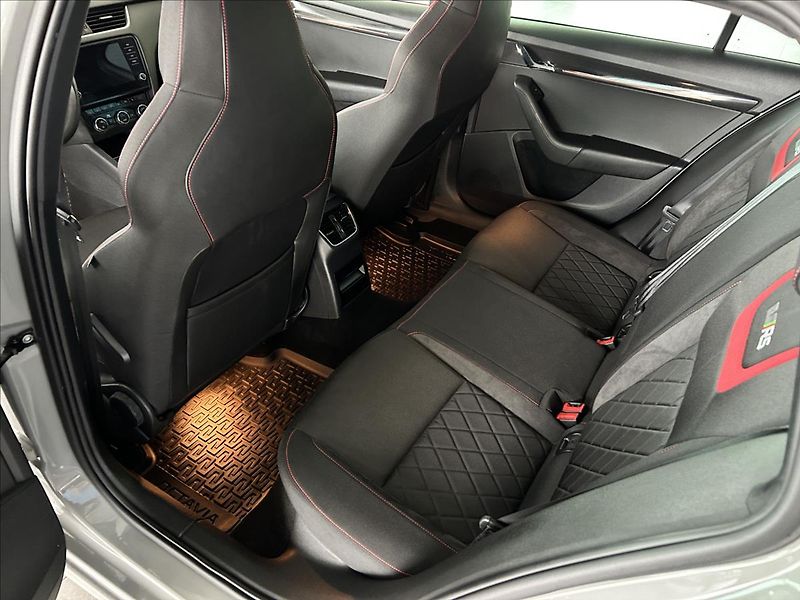 Škoda Octavia 2,0   TSI 180kW,RS,MANUÁL,SERV - fotka 29 z 34