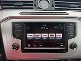 Volkswagen Passat (2015) 2.0 TDi, AC, park.asist - náhled 13