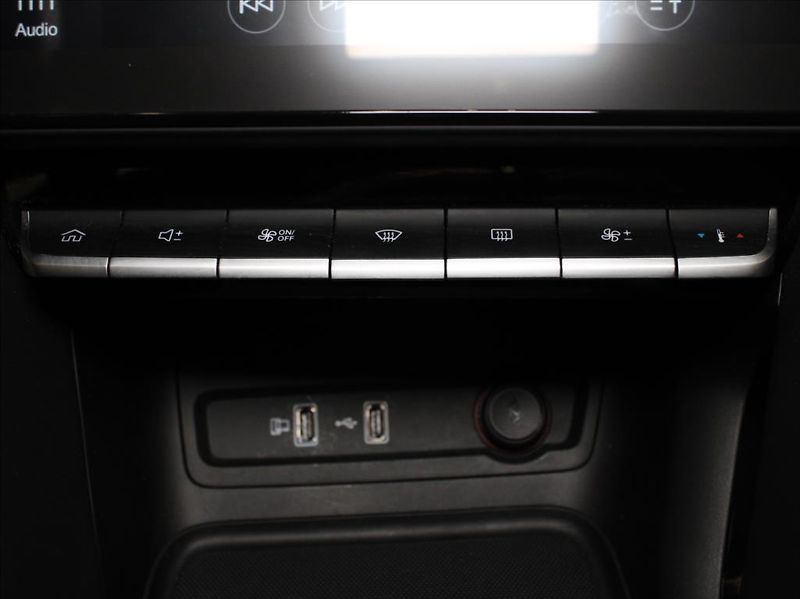 MG ZS 1,0 TGI 82kW Eleg.PANO 29tkm. - fotka 19 z 24