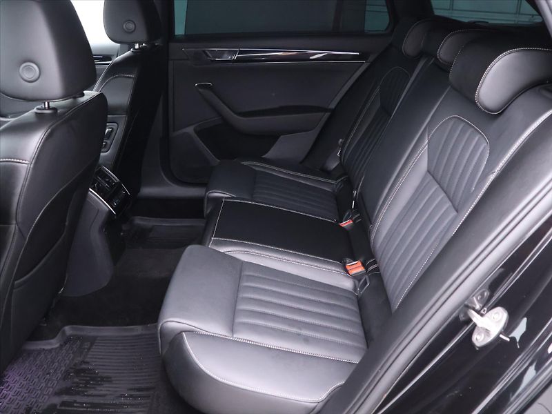 Škoda Superb 2,0 TDI DSG L&K DPH CZ - fotka 14 z 45