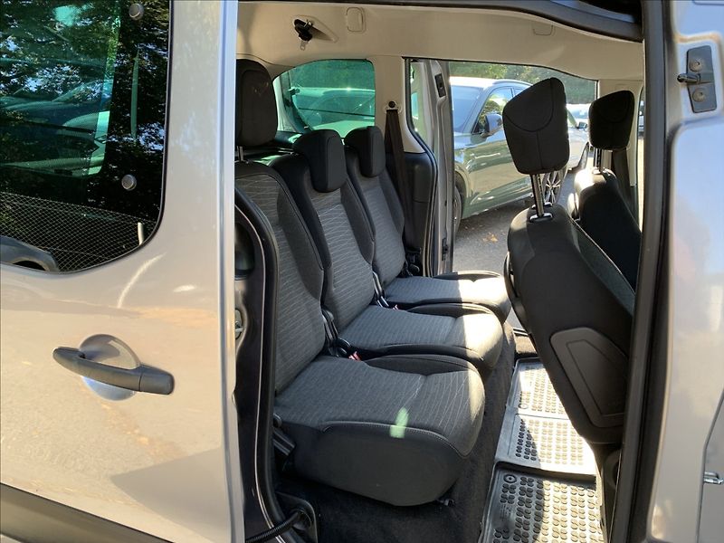 Citroën Berlingo 1,6 HDI MULTISPACE ČR - fotka 16 z 17