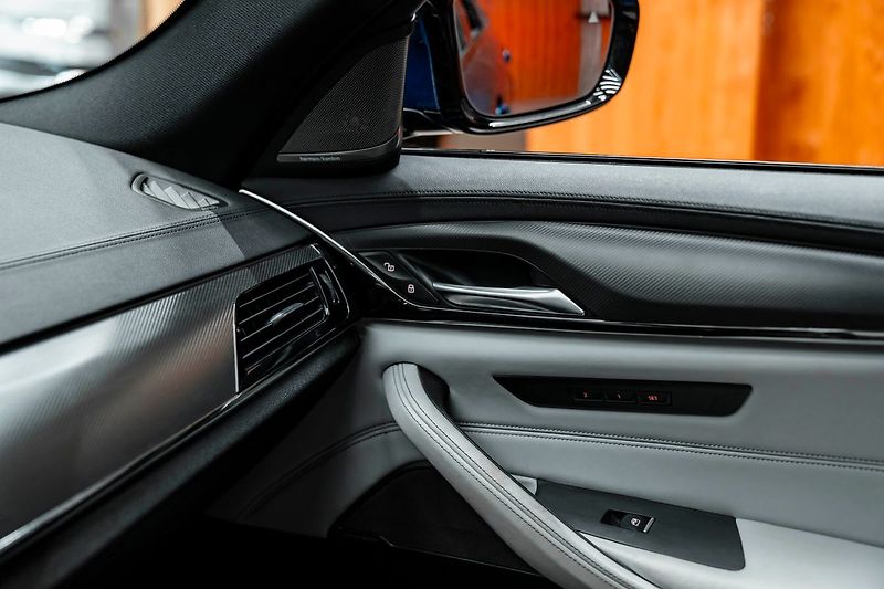 BMW M5 - fotka 12 z 27