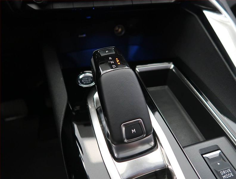 Peugeot 5008 (2021) Active Pack PureTech 130 - fotka 13 z 22