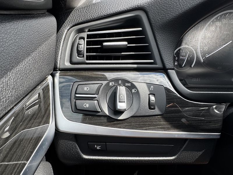 BMW Řada 5 (2012) 530XD M-paket - fotka 18 z 29