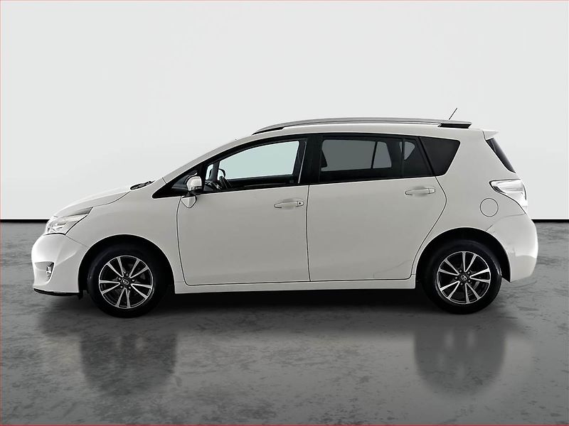 Toyota Verso (2013) 2.0 D-4D, 7 míst, Navi - fotka 3 z 19