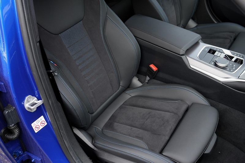 BMW Řada 3 M340i xD,Tažné, H/K, 360°, ACC - fotka 36 z 36