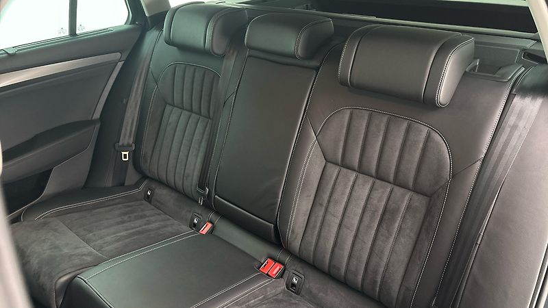 Škoda Superb 2.0 TDI Style Combi - fotka 16 z 29