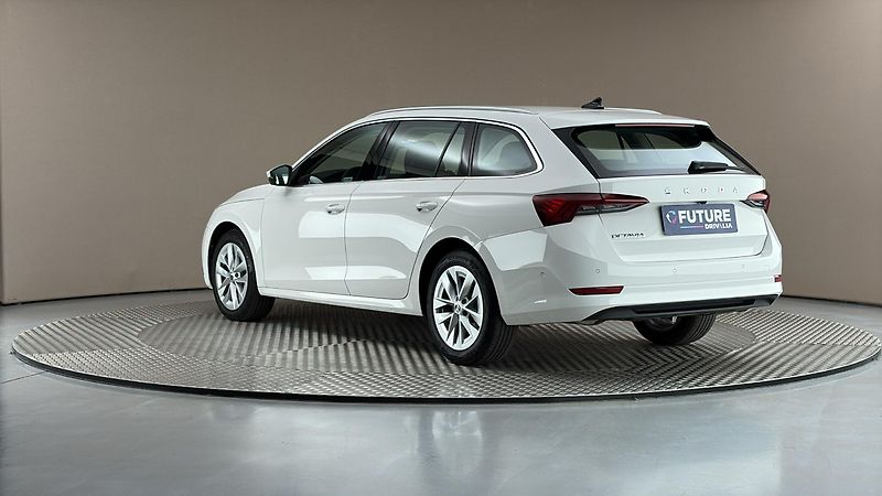 Škoda Octavia 2.0 TDI DSG Style Combi - fotka 2 z 27