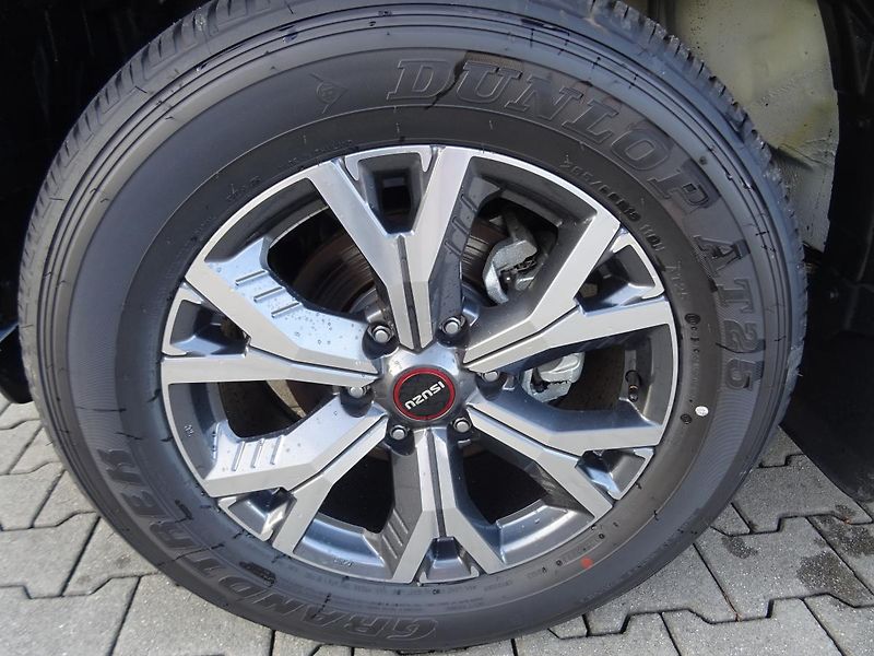 Isuzu D-Max (2025) LSE 1.9L 163K 4x4 6st. A/T - fotka 43 z 43