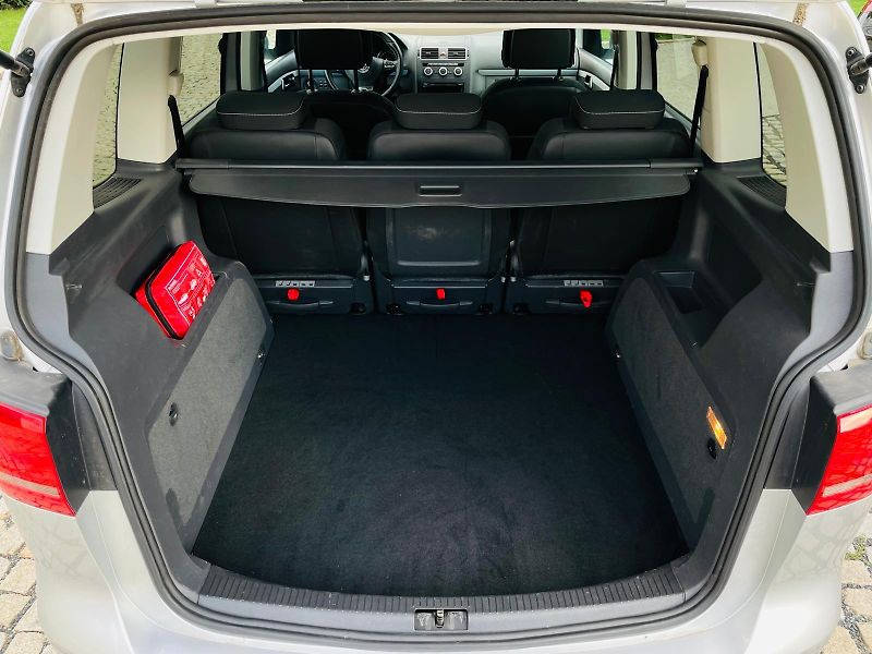 Volkswagen Touran 2.0TD MANUÁL 1MAJITEL SERVISKA - fotka 23 z 49