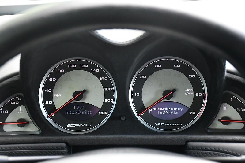 Mercedes-Benz SL 65 AMG V12 Anniversary Edition - fotka 35 z 41