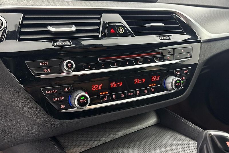 BMW Řada 5 520d xDrive Limousine - fotka 21 z 23