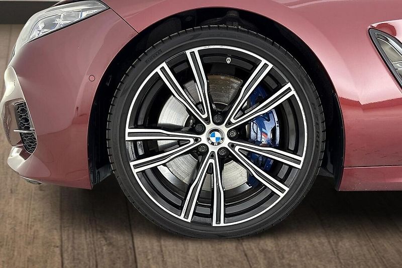 BMW Řada 8 M850i xDrive - fotka 6 z 28