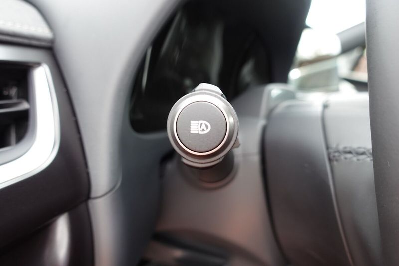Lexus UX 300h UX300h 2,0 HEV Business Tech - fotka 19 z 34