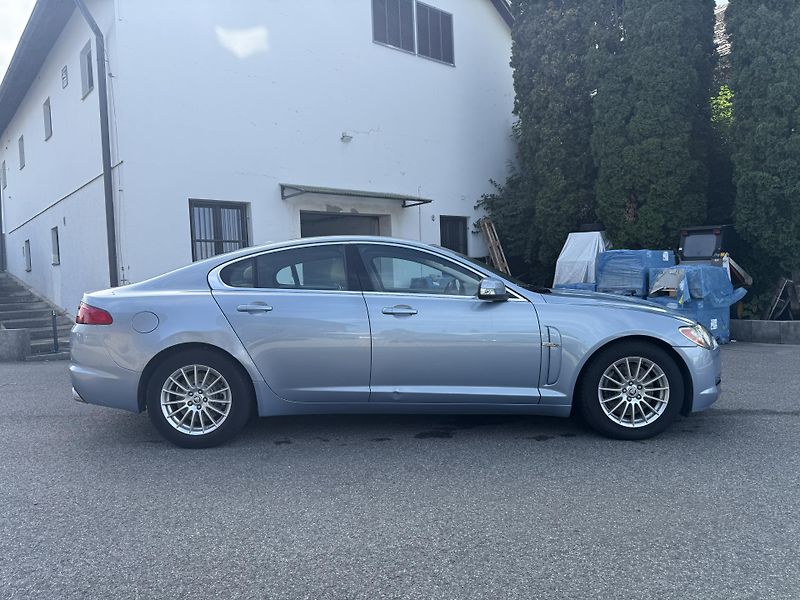 Jaguar XF 2.7D 152 kW - fotka 8 z 22