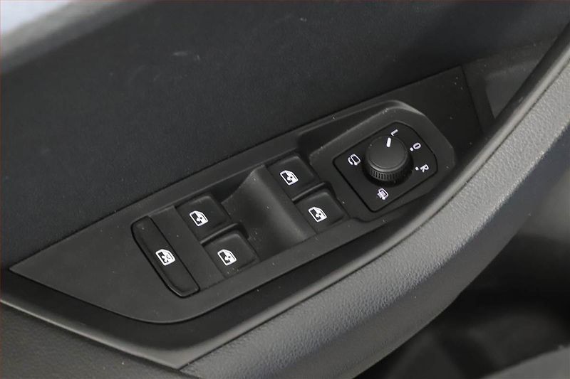 Škoda Karoq (2024) 1.5 TSI, Drive, FullLed - fotka 16 z 16