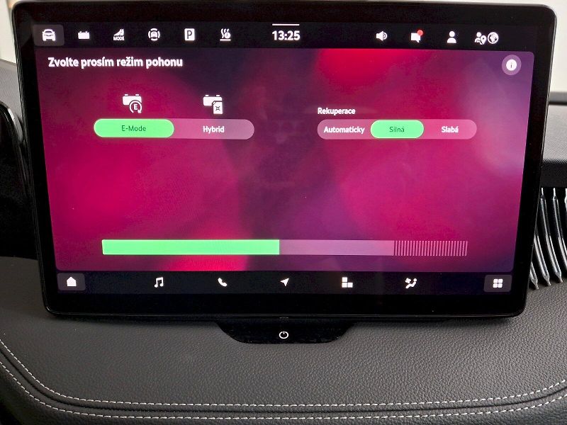 Škoda Superb (2025) iV SportLine DSG 1,5TSi 150kW - fotka 29 z 35